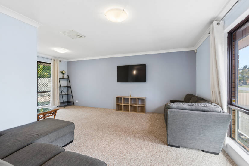 34 Shamrock Way, HUNTINGDALE, WA 6110 AUS