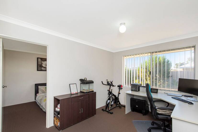 34 Hokitika Drive, DUDLEY PARK, WA 6210 AUS