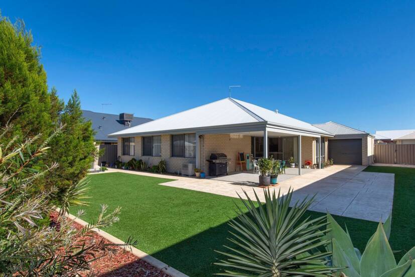 34 Hokitika Drive, DUDLEY PARK, WA 6210 AUS