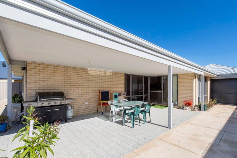 34 Hokitika Drive, DUDLEY PARK, WA 6210 AUS