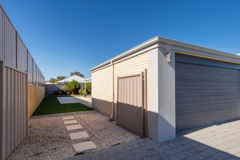 34 Hokitika Drive, DUDLEY PARK, WA 6210 AUS