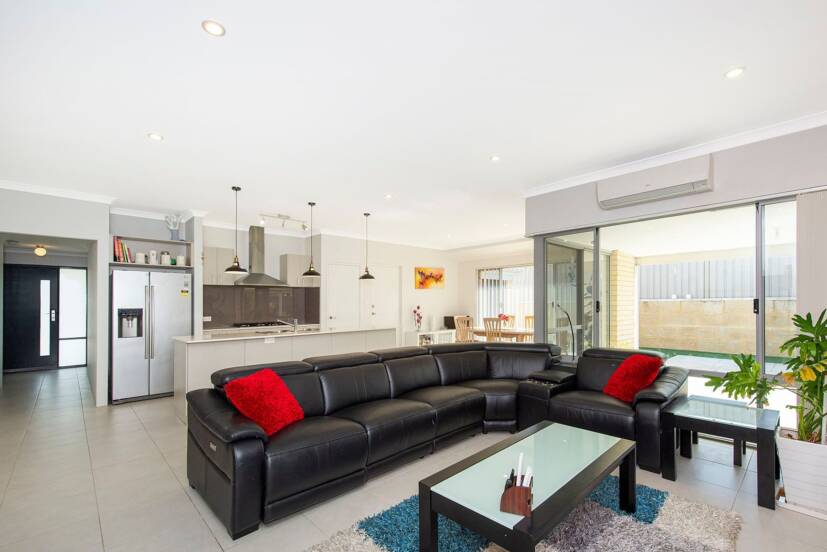 34 Hokitika Drive, DUDLEY PARK, WA 6210 AUS