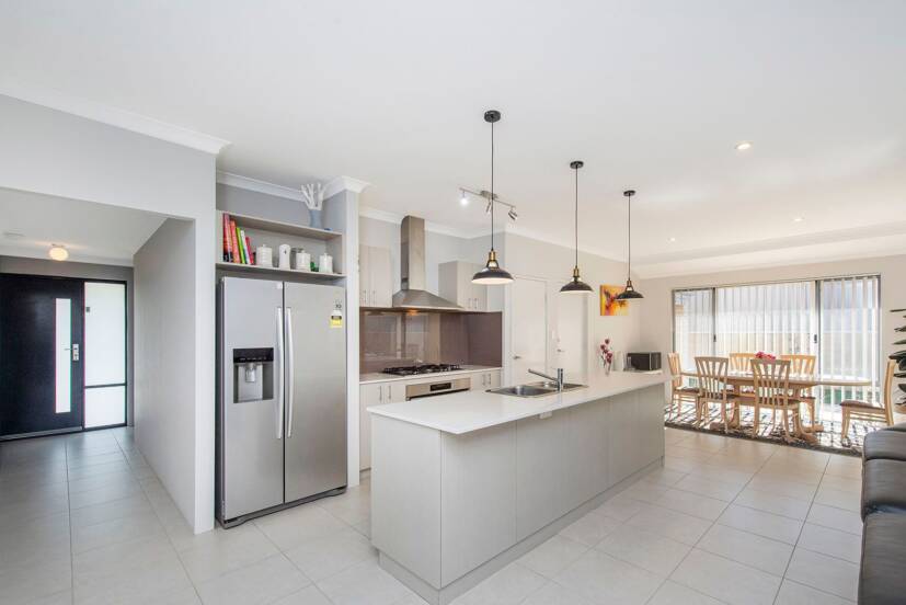 34 Hokitika Drive, DUDLEY PARK, WA 6210 AUS