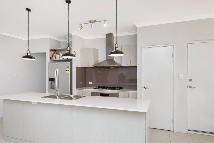 34 Hokitika Drive, DUDLEY PARK, WA 6210 AUS