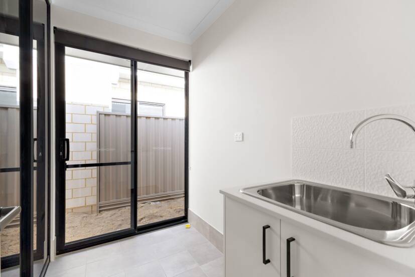 47 Gumblossom Avenue, PIARA WATERS, WA 6112 AUS