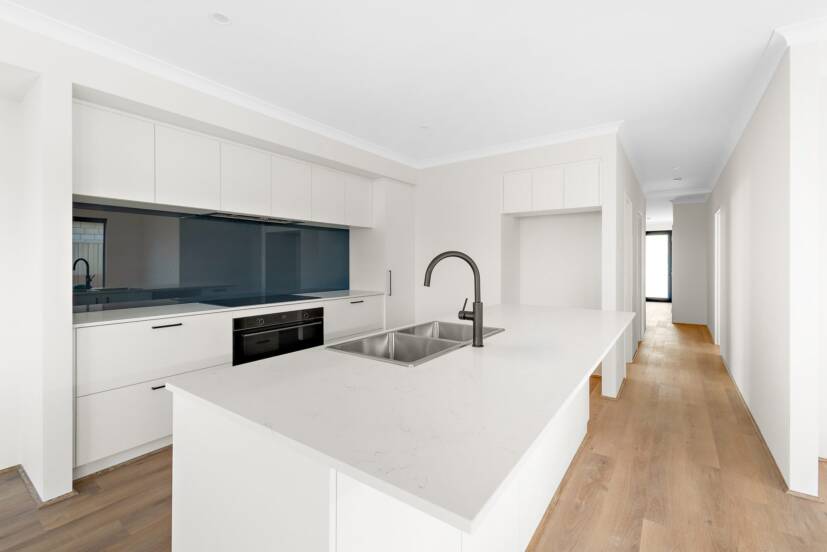 47 Gumblossom Avenue, PIARA WATERS, WA 6112 AUS