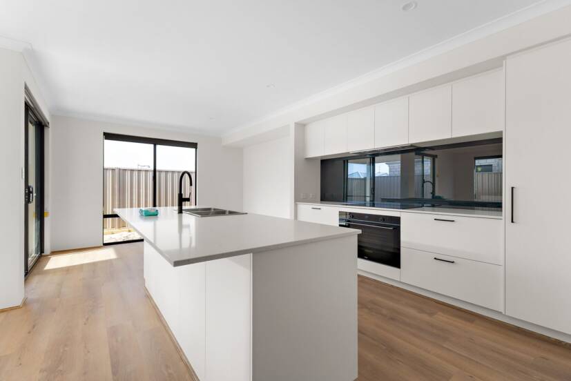 47 Gumblossom Avenue, PIARA WATERS, WA 6112 AUS
