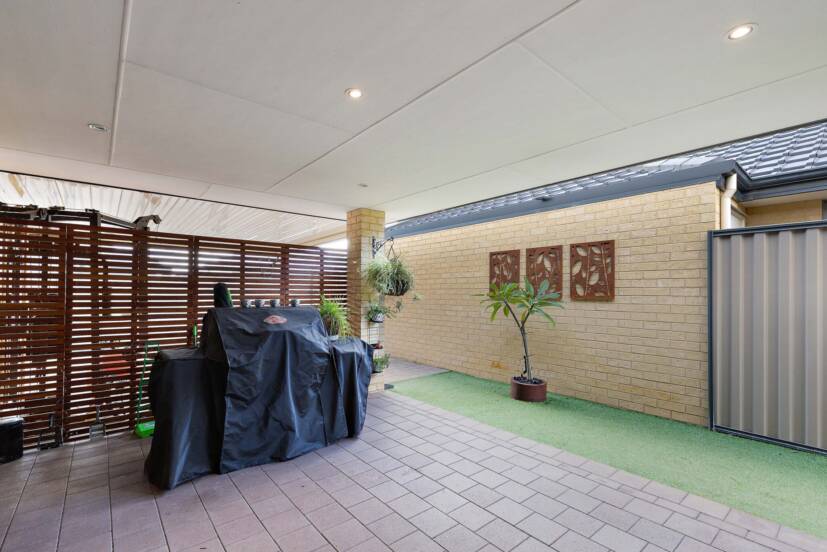 17 Babiana Link, PIARA WATERS, WA 6112 AUS