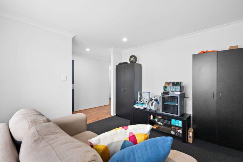 17 Babiana Link, PIARA WATERS, WA 6112 AUS