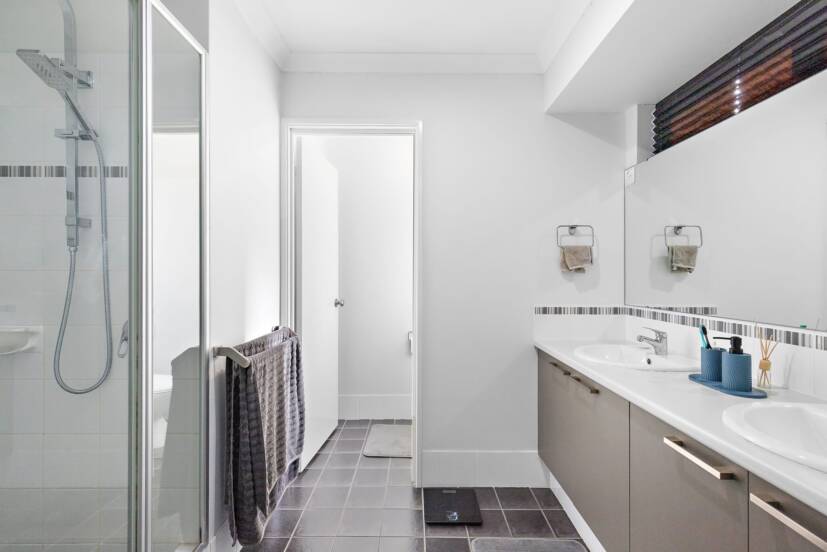 17 Babiana Link, PIARA WATERS, WA 6112 AUS