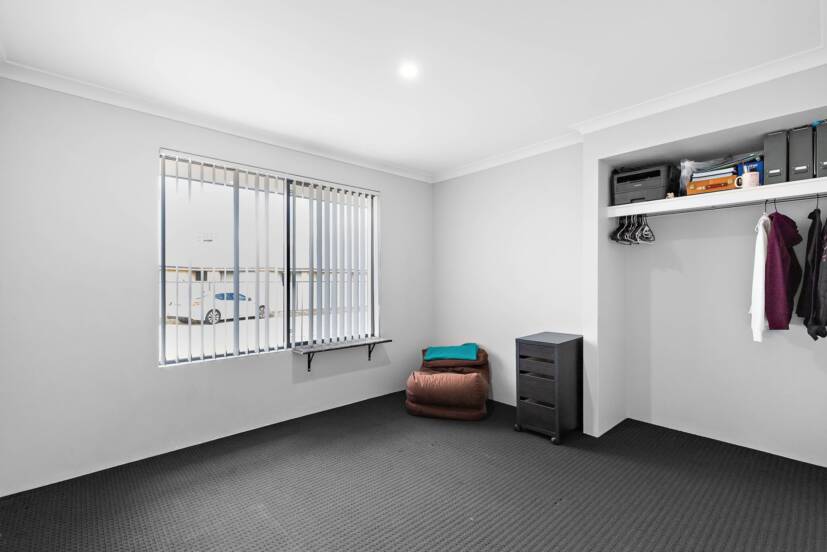 17 Babiana Link, PIARA WATERS, WA 6112 AUS