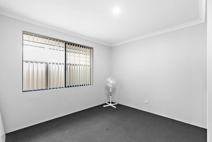 17 Babiana Link, PIARA WATERS, WA 6112 AUS