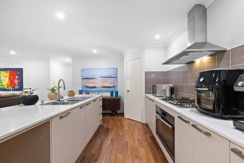 17 Babiana Link, PIARA WATERS, WA 6112 AUS