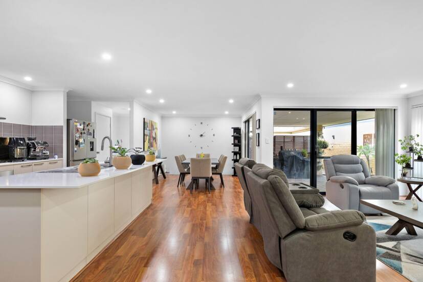 17 Babiana Link, PIARA WATERS, WA 6112 AUS