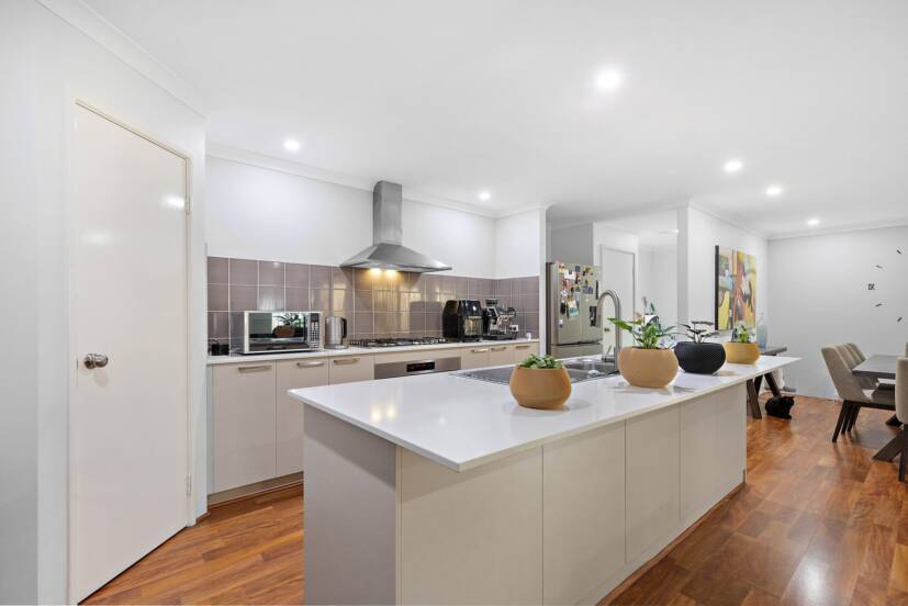 17 Babiana Link, PIARA WATERS, WA 6112 AUS