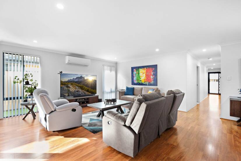 17 Babiana Link, PIARA WATERS, WA 6112 AUS