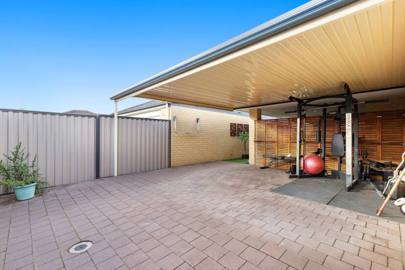 17 Babiana Link, PIARA WATERS, WA 6112 AUS