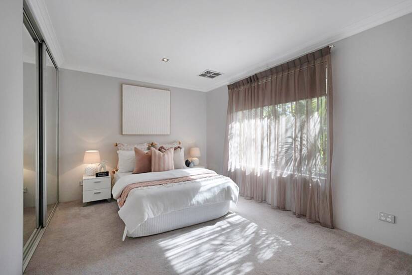 8 Highland Rise, PIARA WATERS, WA 6112 AUS