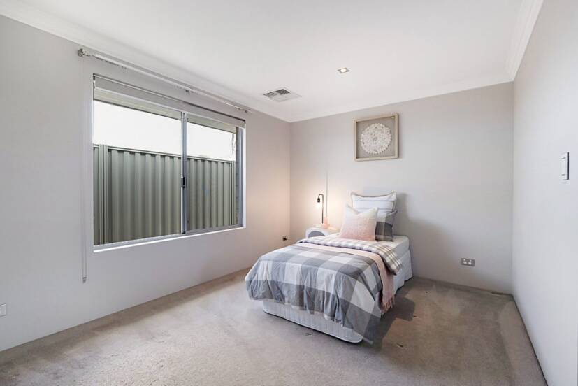 8 Highland Rise, PIARA WATERS, WA 6112 AUS