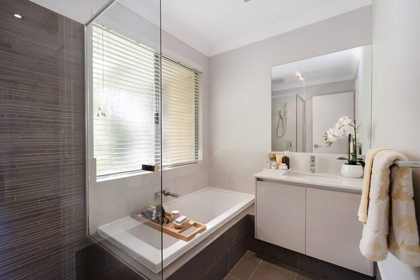 8 Highland Rise, PIARA WATERS, WA 6112 AUS