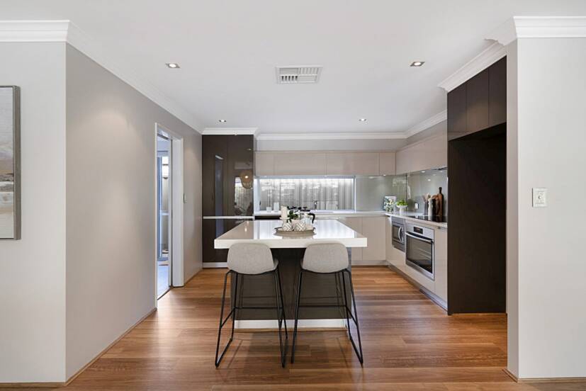 8 Highland Rise, PIARA WATERS, WA 6112 AUS
