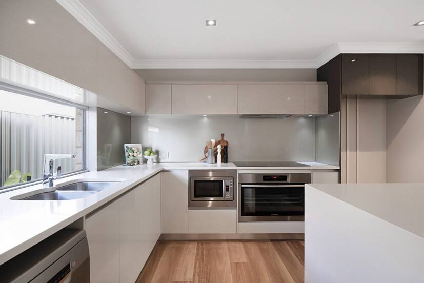8 Highland Rise, PIARA WATERS, WA 6112 AUS