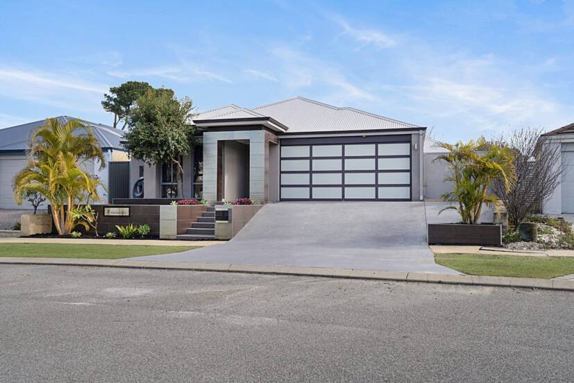 8 Highland Rise, PIARA WATERS, WA 6112 AUS