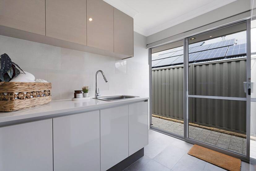 8 Highland Rise, PIARA WATERS, WA 6112 AUS