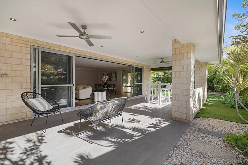 8 Highland Rise, PIARA WATERS, WA 6112 AUS