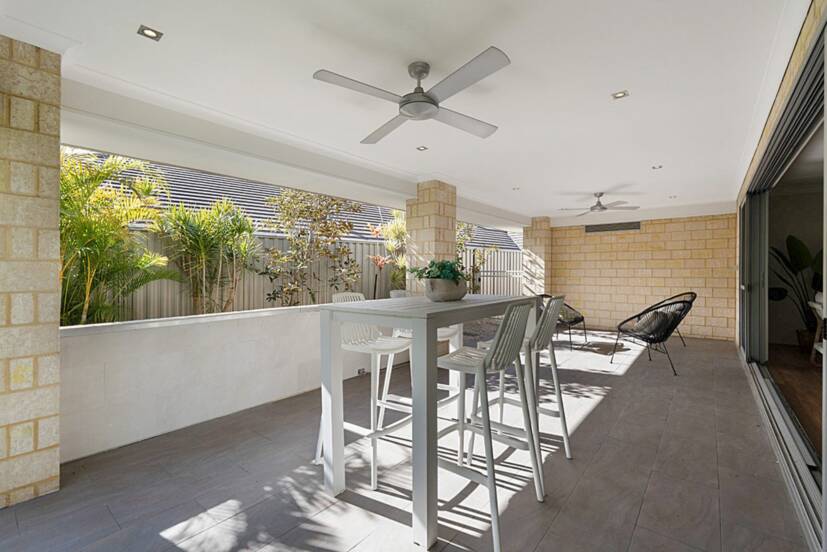 8 Highland Rise, PIARA WATERS, WA 6112 AUS