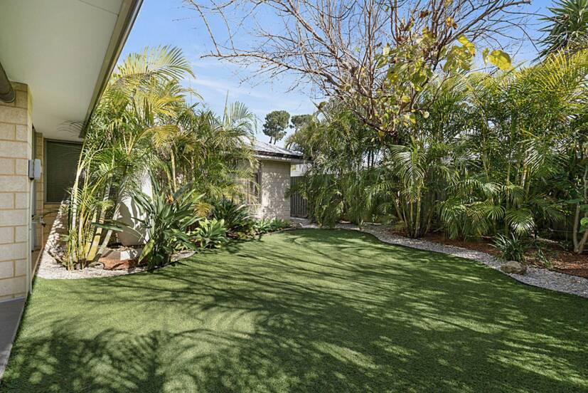 8 Highland Rise, PIARA WATERS, WA 6112 AUS