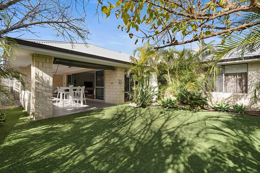 8 Highland Rise, PIARA WATERS, WA 6112 AUS