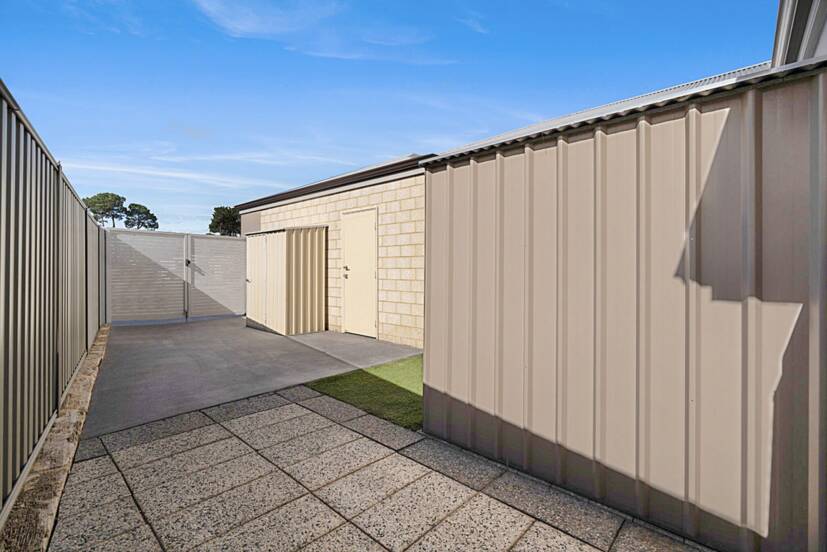 8 Highland Rise, PIARA WATERS, WA 6112 AUS