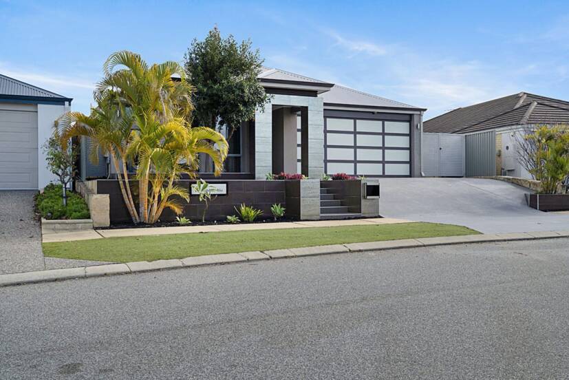 8 Highland Rise, PIARA WATERS, WA 6112 AUS