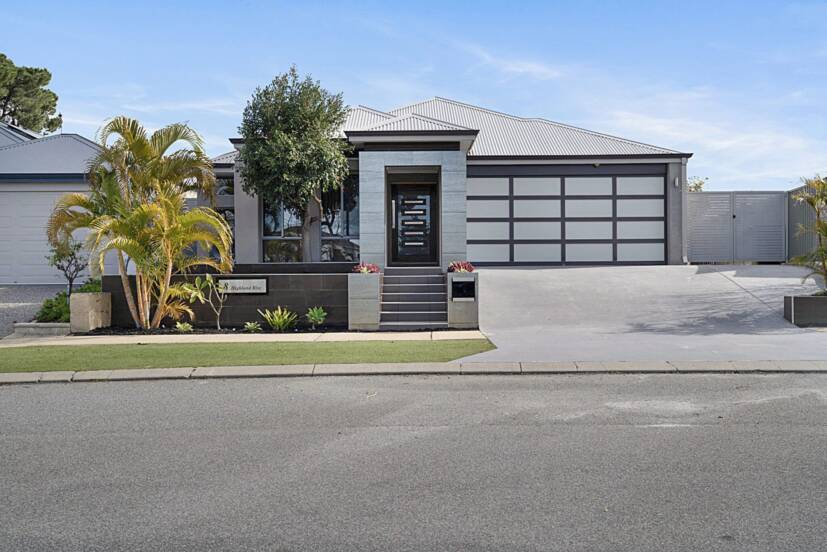 8 Highland Rise, PIARA WATERS, WA 6112 AUS