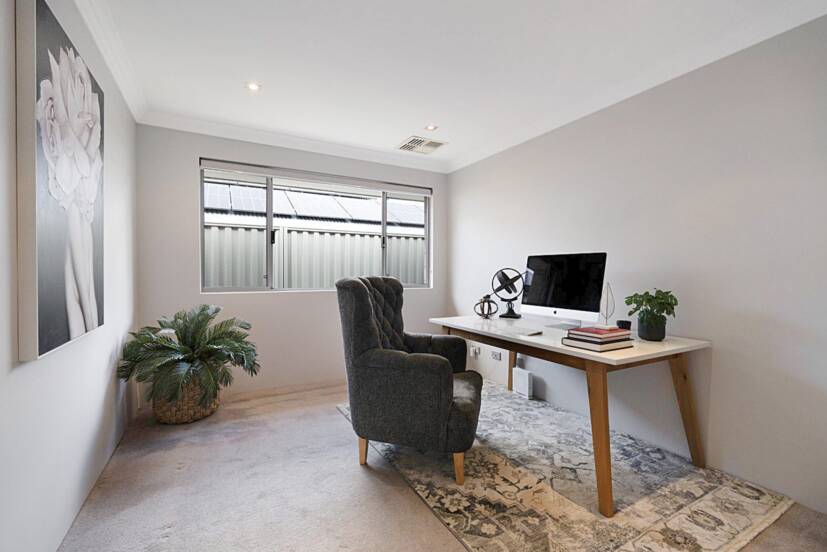 8 Highland Rise, PIARA WATERS, WA 6112 AUS