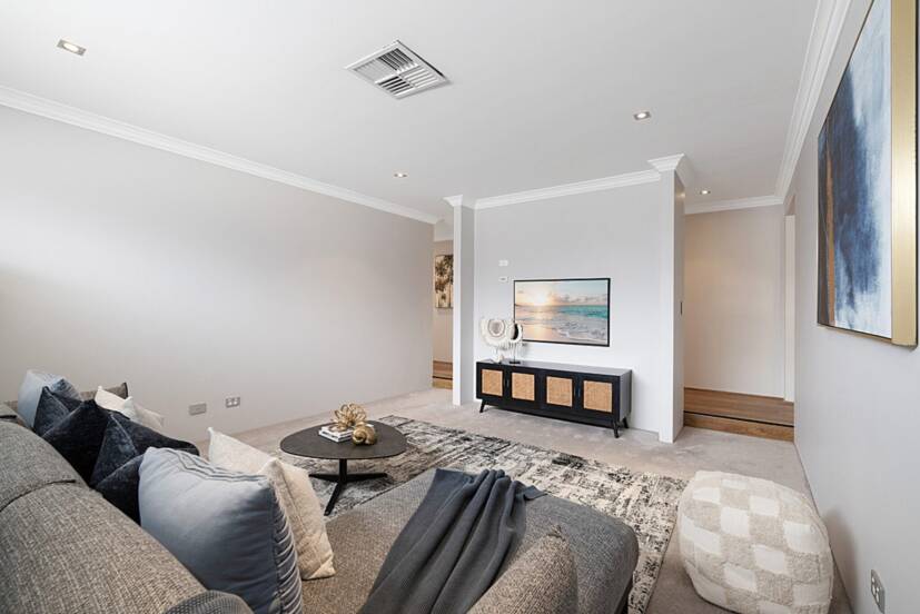 8 Highland Rise, PIARA WATERS, WA 6112 AUS
