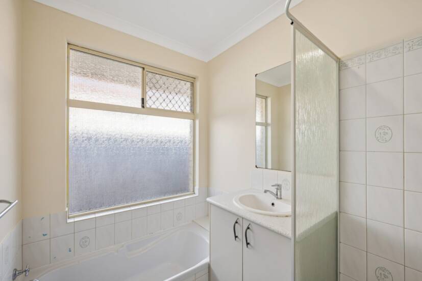 1 Limbee Glade, HUNTINGDALE, WA 6110 AUS