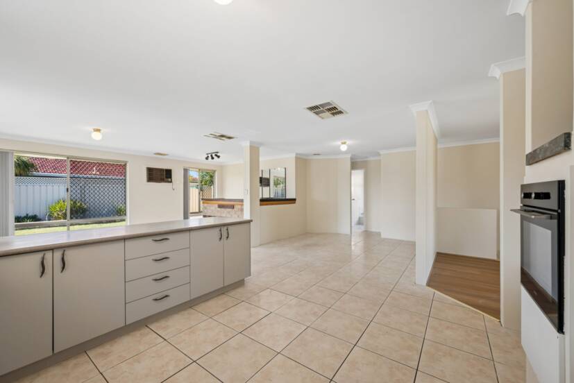 1 Limbee Glade, HUNTINGDALE, WA 6110 AUS