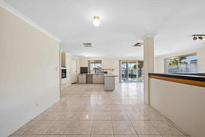 1 Limbee Glade, HUNTINGDALE, WA 6110 AUS