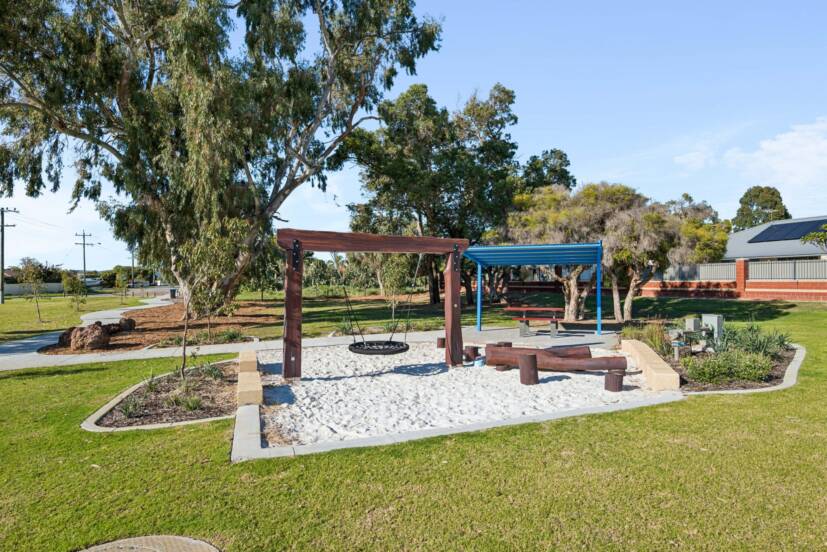 1 Limbee Glade, HUNTINGDALE, WA 6110 AUS