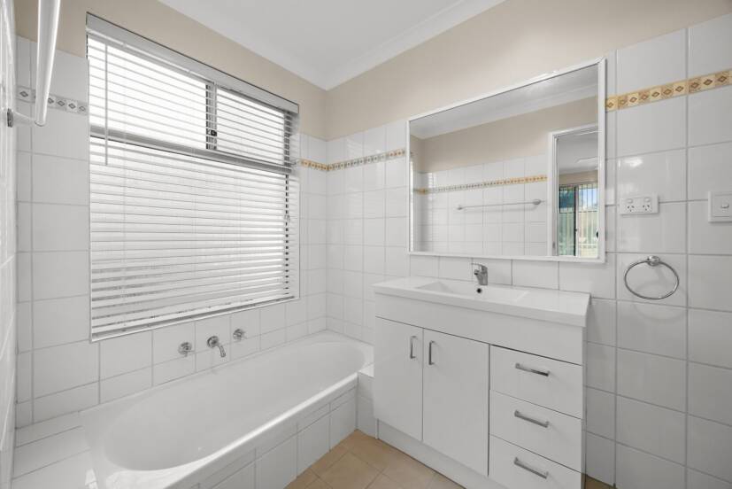 4/10 Elanora Drive, COOLOONGUP, WA 6168 AUS