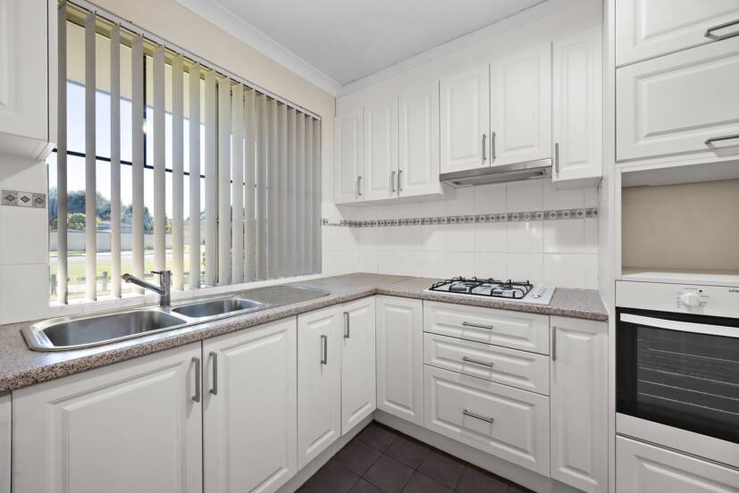 4/10 Elanora Drive, COOLOONGUP, WA 6168 AUS