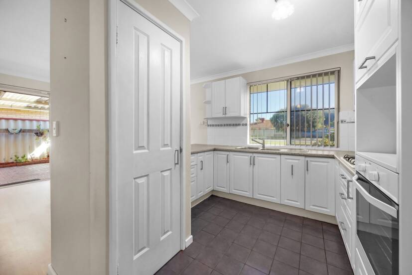 4/10 Elanora Drive, COOLOONGUP, WA 6168 AUS