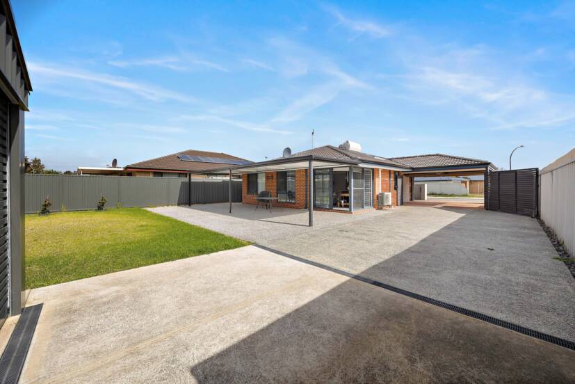 17 Benbecula Loop, PORT KENNEDY, WA 6172 AUS
