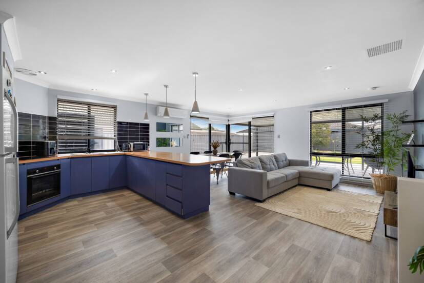 17 Benbecula Loop, PORT KENNEDY, WA 6172 AUS