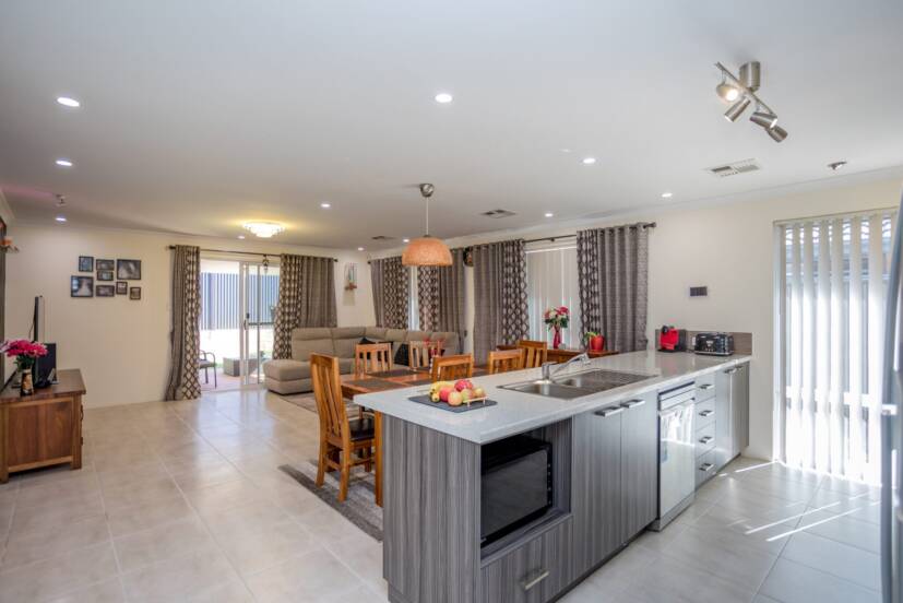 16 Solaris Street, WELLARD, WA 6170 AUS